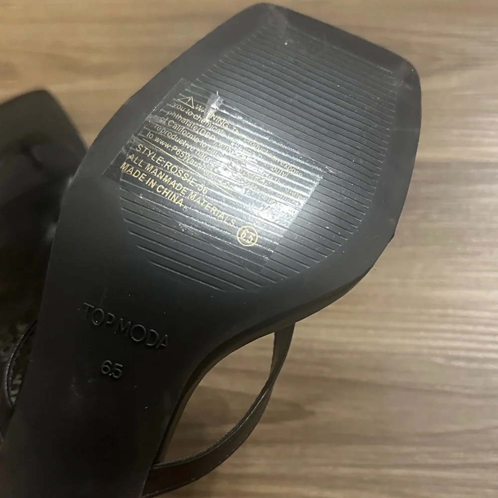 Fashion Nova Top Moda Black Thong Heels - Picture 4 of 5